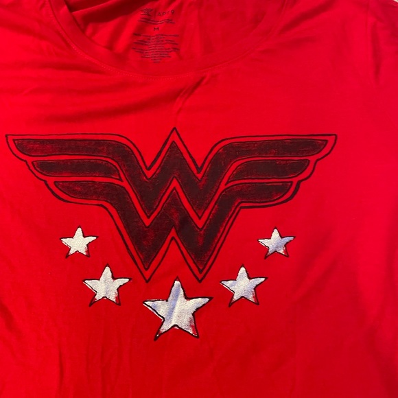 Red wonder women t shirt size M - Picture 3 of 4